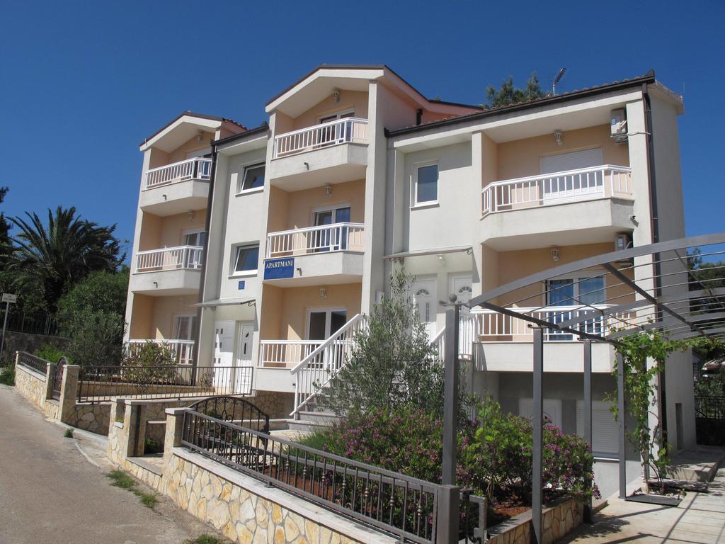Apartments Mia Stari Grad  Exteriör bild