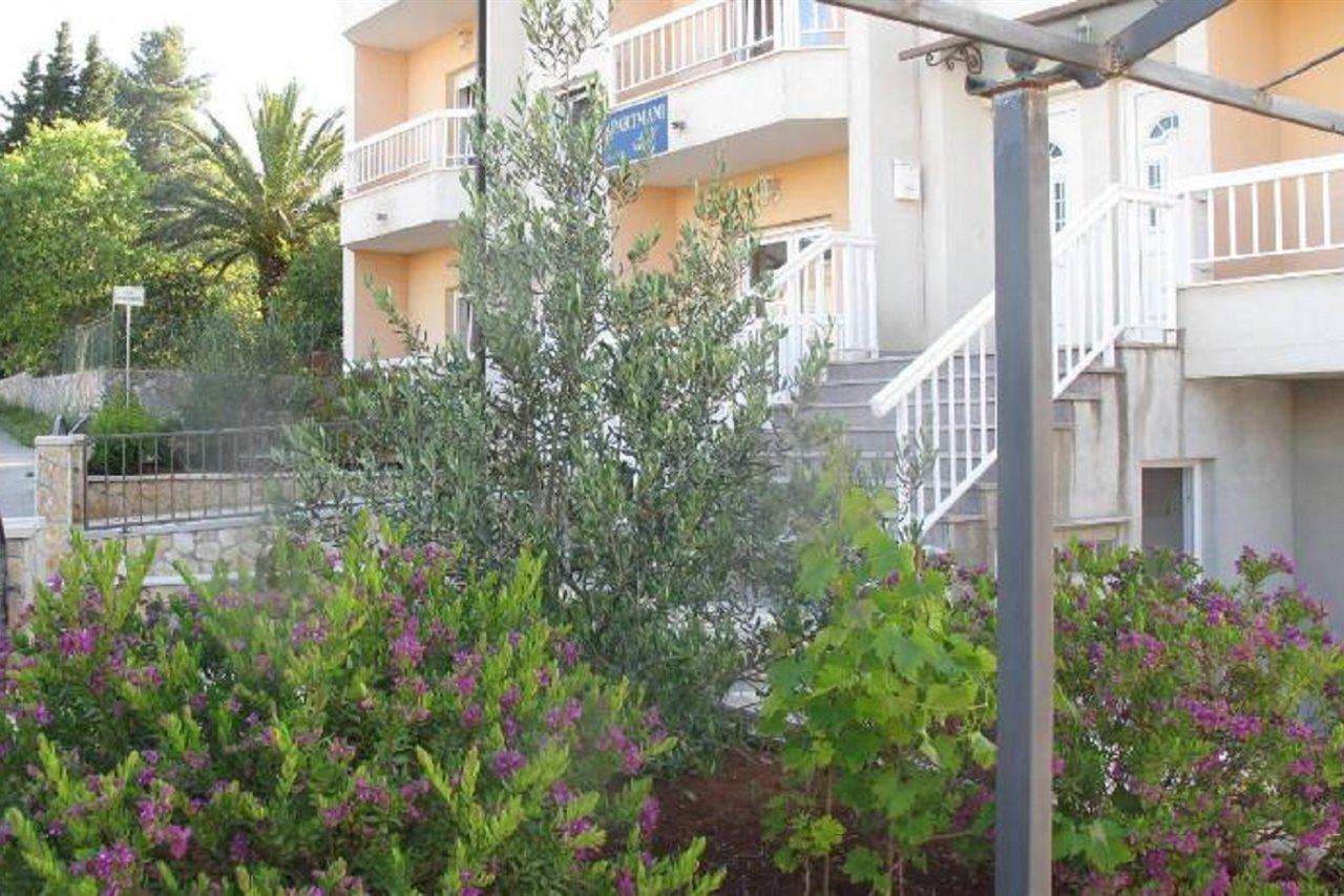 Apartments Mia Stari Grad  Exteriör bild