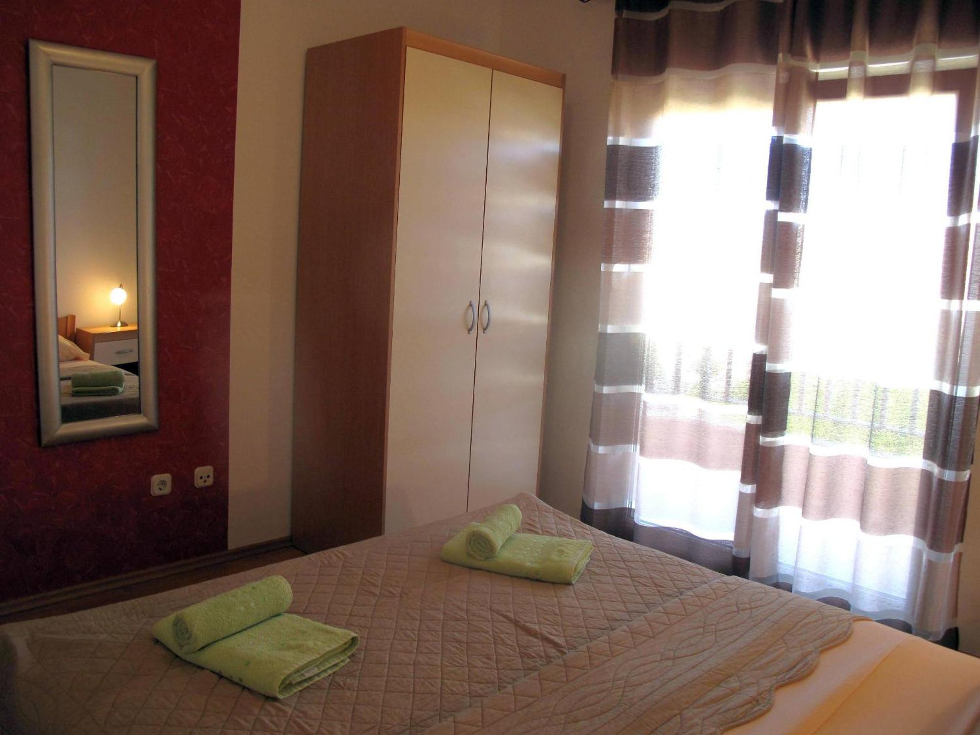 Apartments Mia Stari Grad  Rum bild